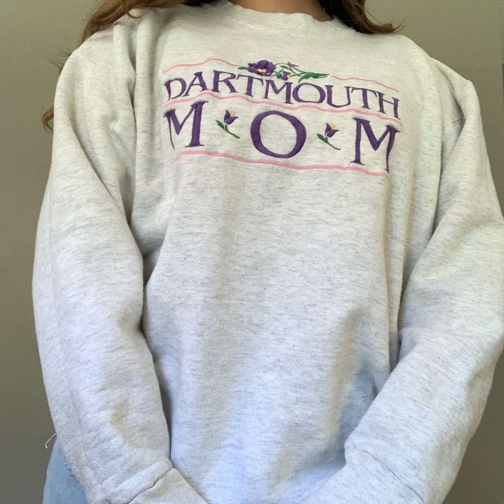 90s DARTMOUTH MOM CREWNECK